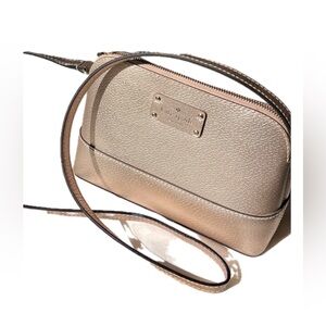 Kate Spade New York Wellesley Hanna
Crossbody Leather Bag gold metallic